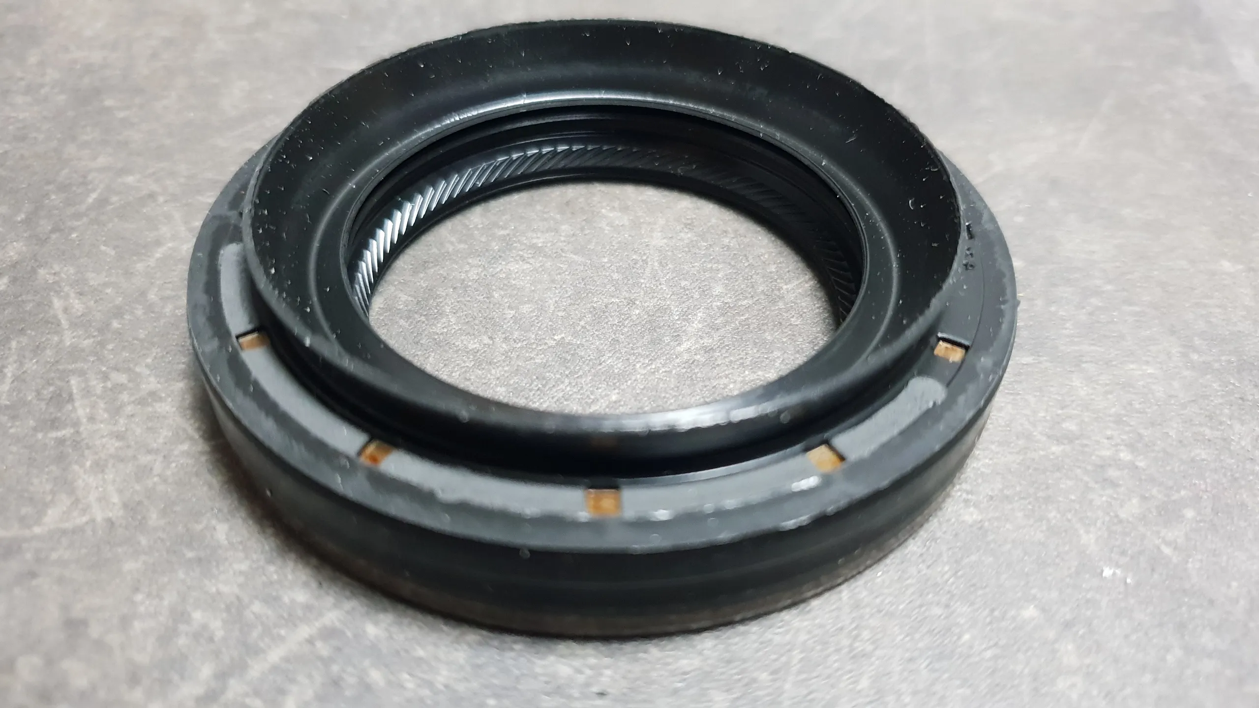 Сальник хвостовика переднего редуктора E46xi,E90xi,E60xi,E83,E53,E70(3.0L)