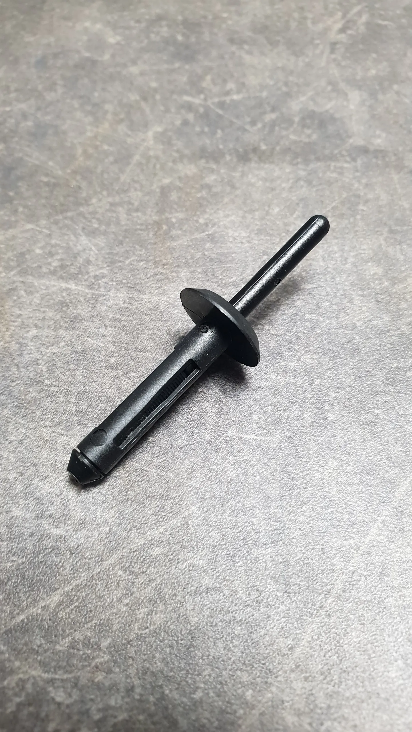 Клипса E70 (M-tech),E71,F15,F16,G06,G07 (4-20,4-21)