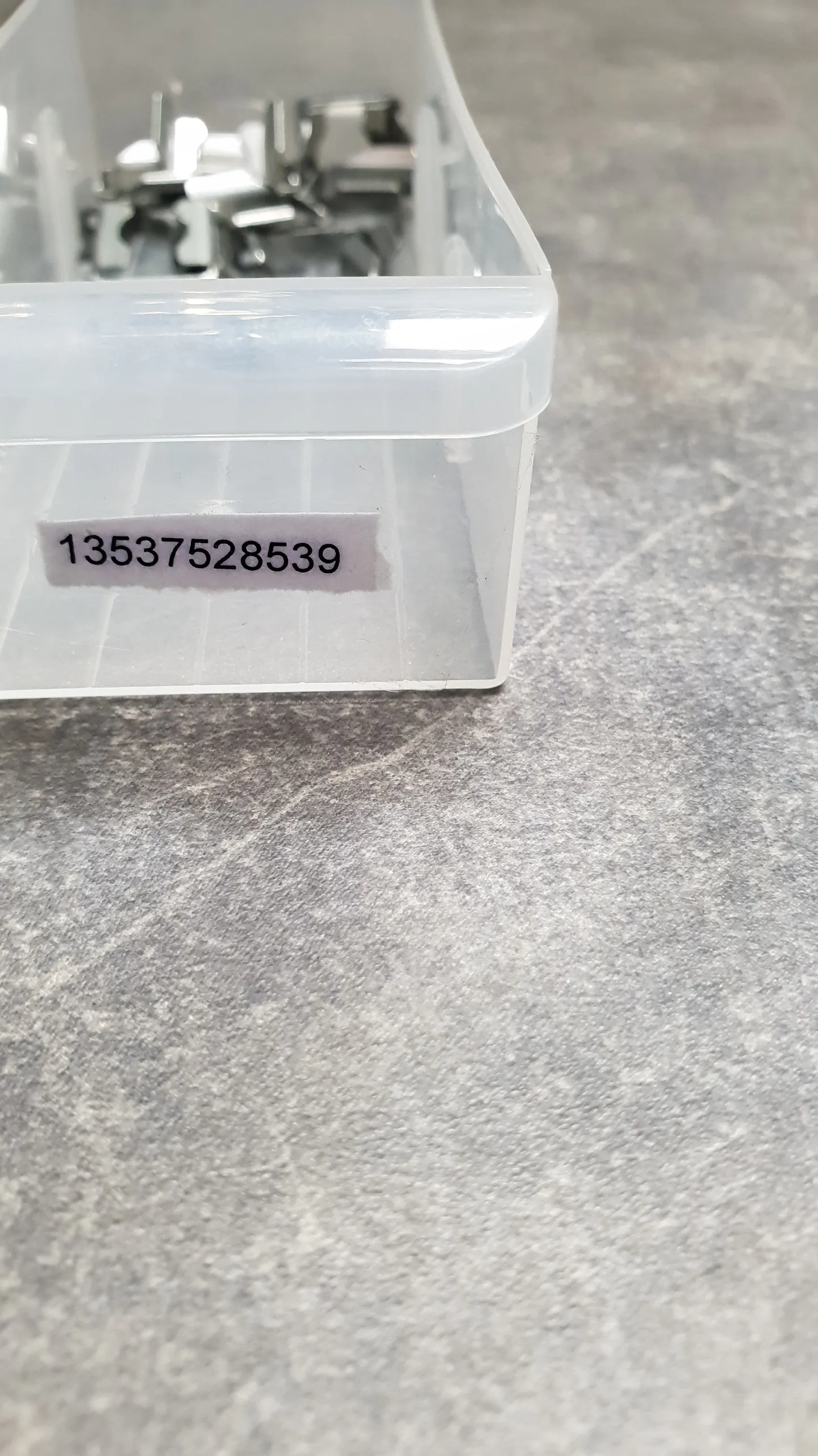 Скоба топливной форсунки (4-15)