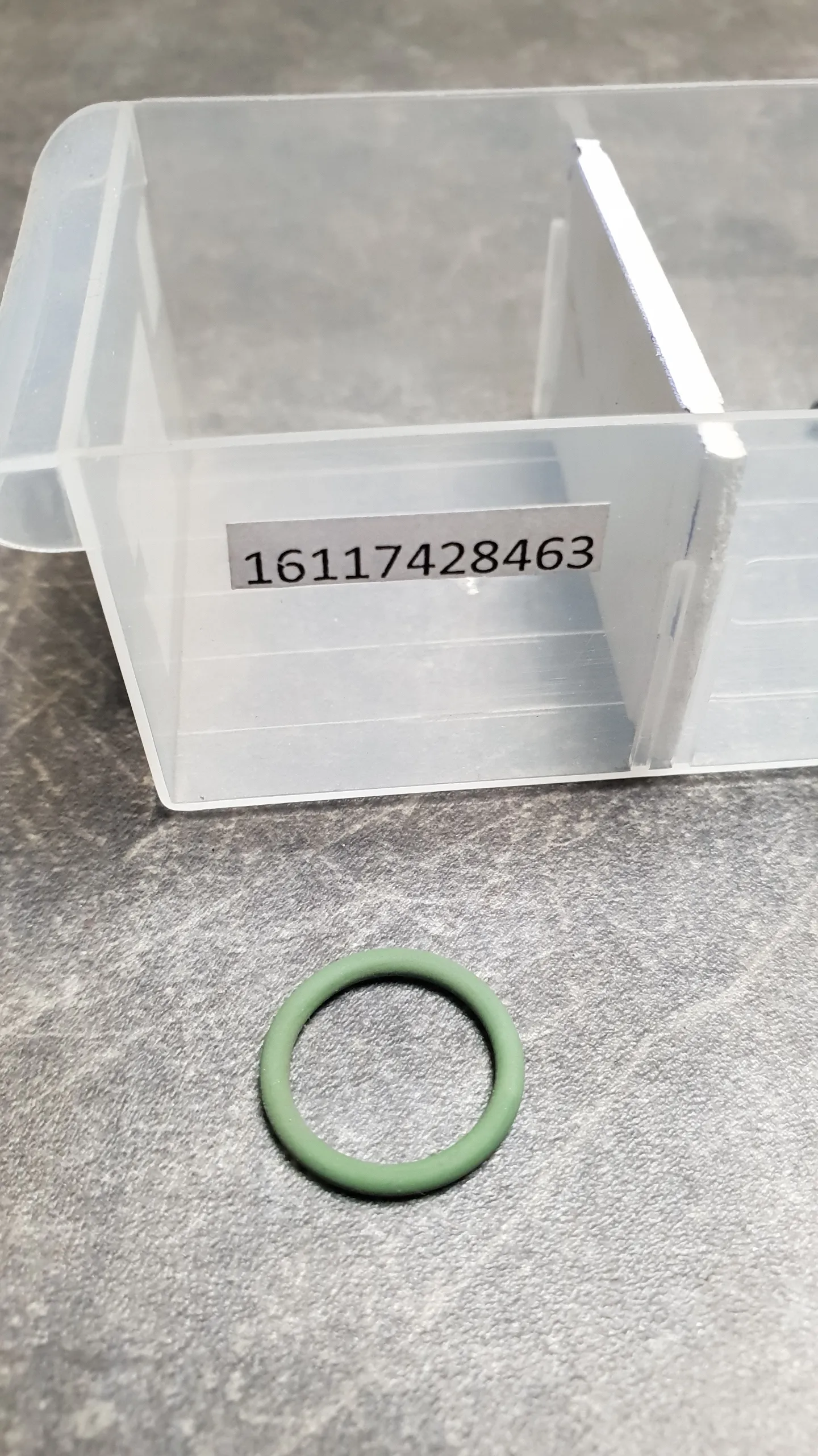 Кольцо уплотнительное топливного насоса [менять вместе с 16117188567] (9-28)