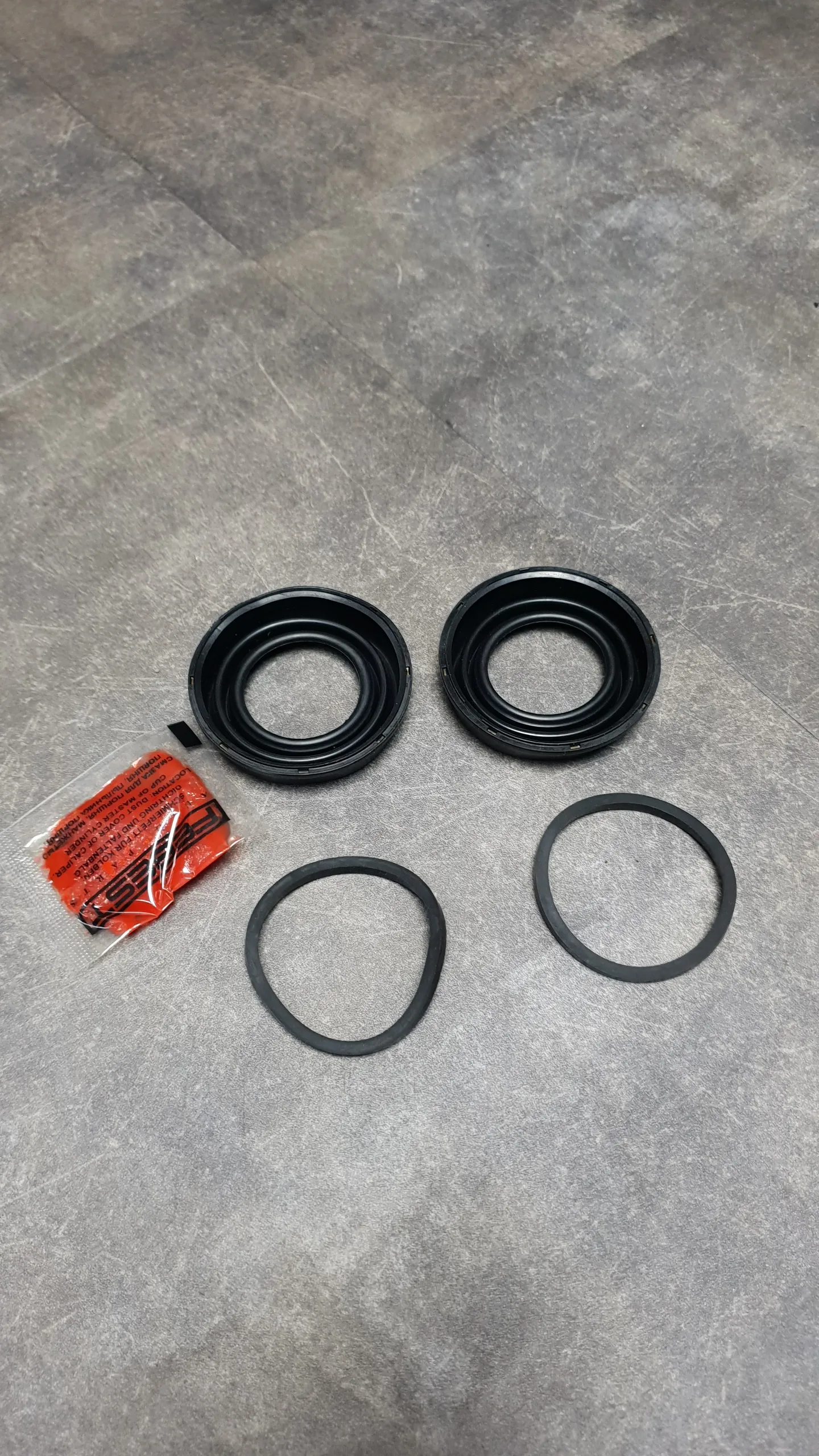 Ремонтный комплект суппорта заднего E81,E87,E90,F30,E60,E65,E84,E70,F15,E71,F16