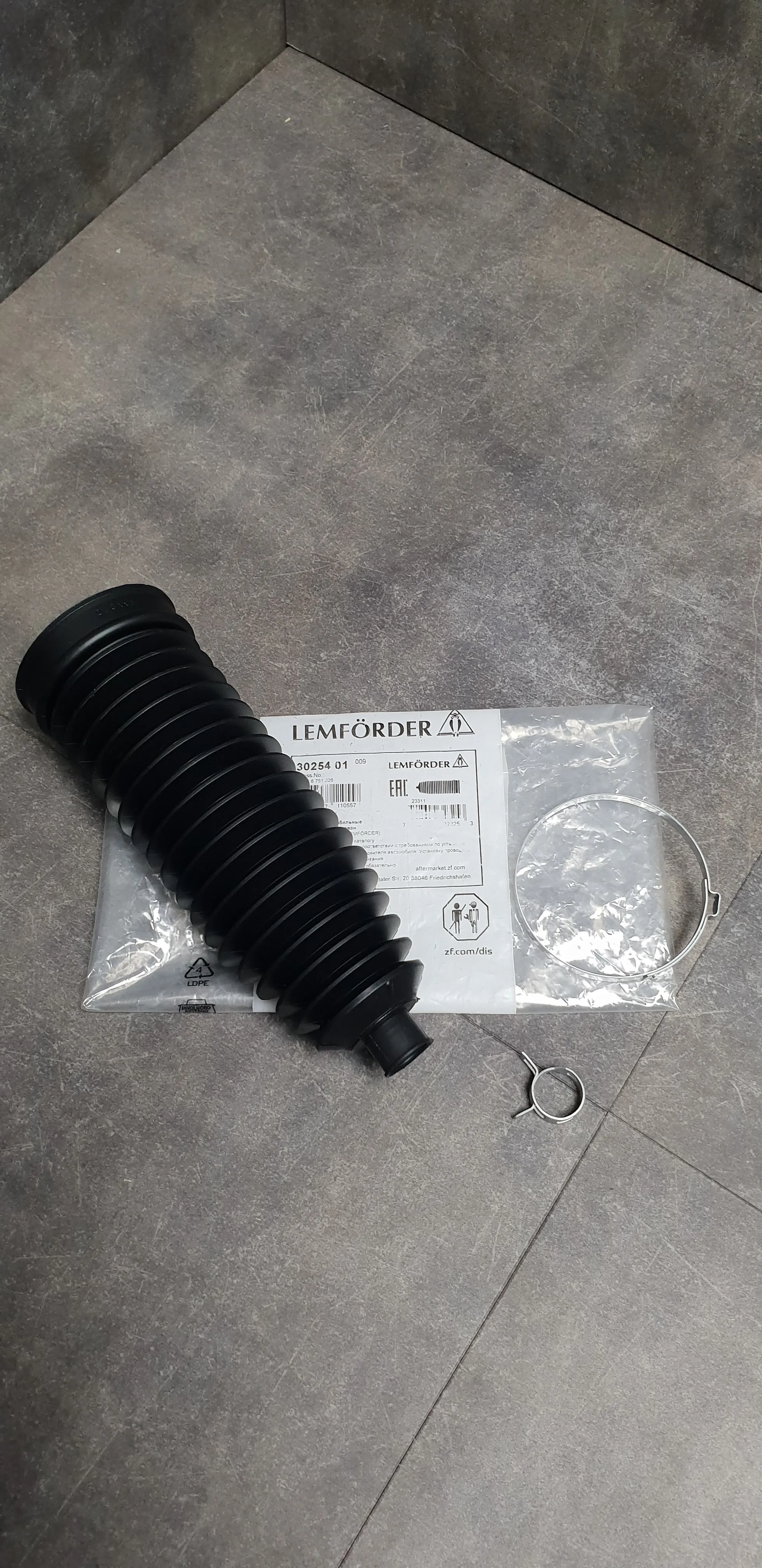 Пыльник рулевой рейки E53,E83,E65,E60 [только 525xi,530x]