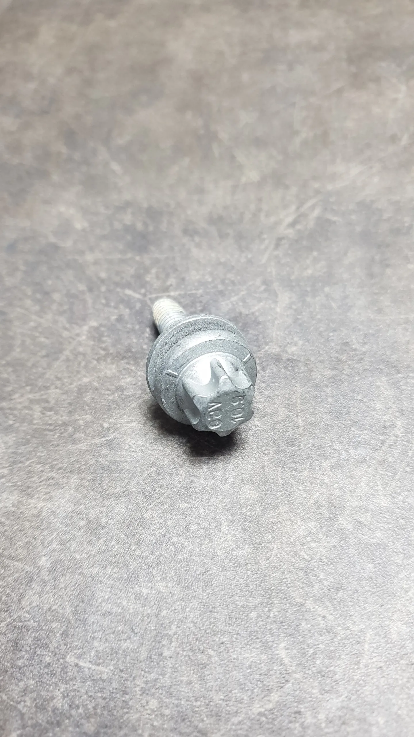 Винт самонарезной передней опоры стойки F07,F10,F11,F01 [M8X30-10.9 ZNS3] (19-8/СВ3-2)