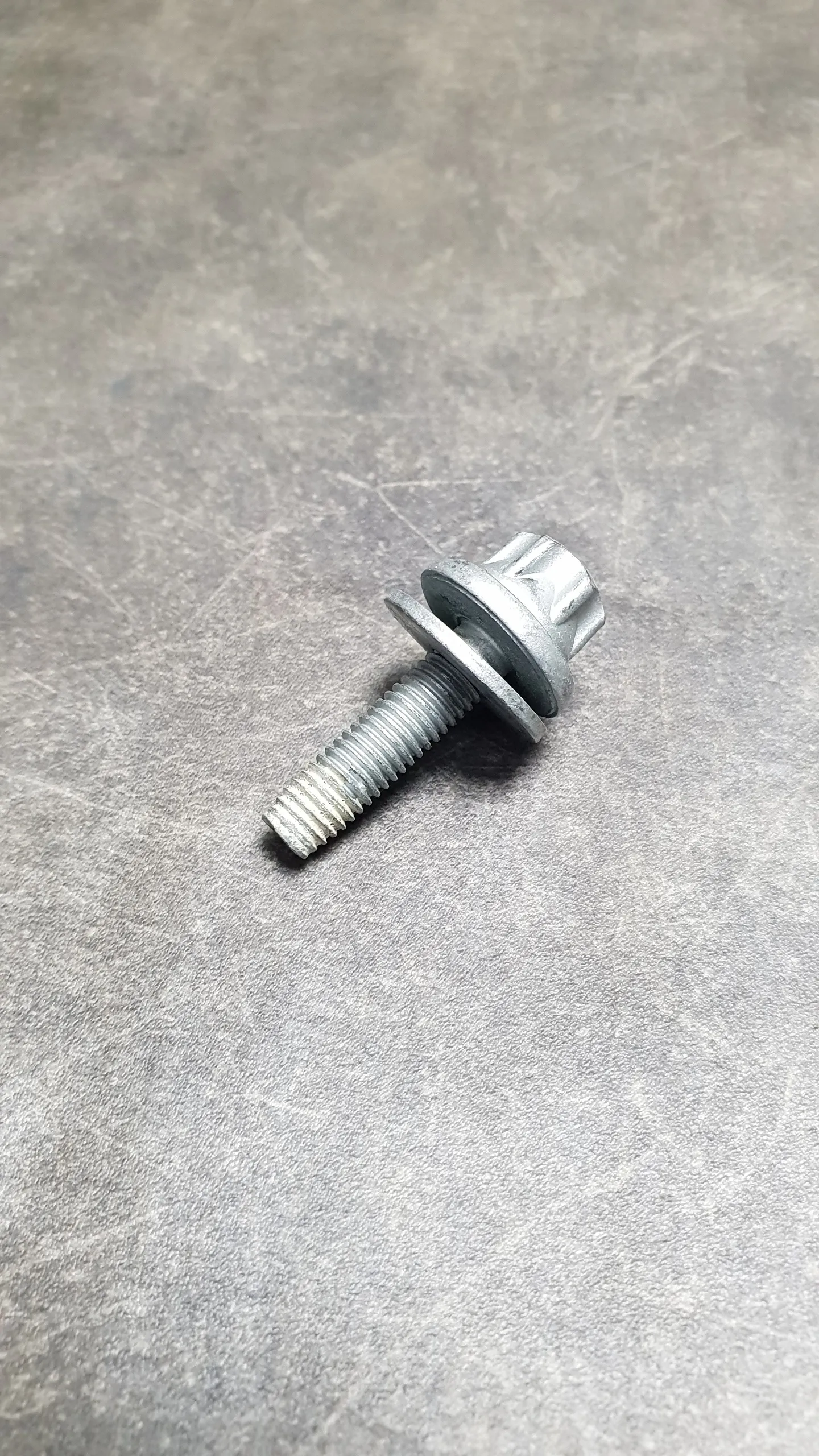 Винт самонарезной передней опоры стойки F07,F10,F11,F01 [M8X30-10.9 ZNS3] (19-8/СВ3-2)