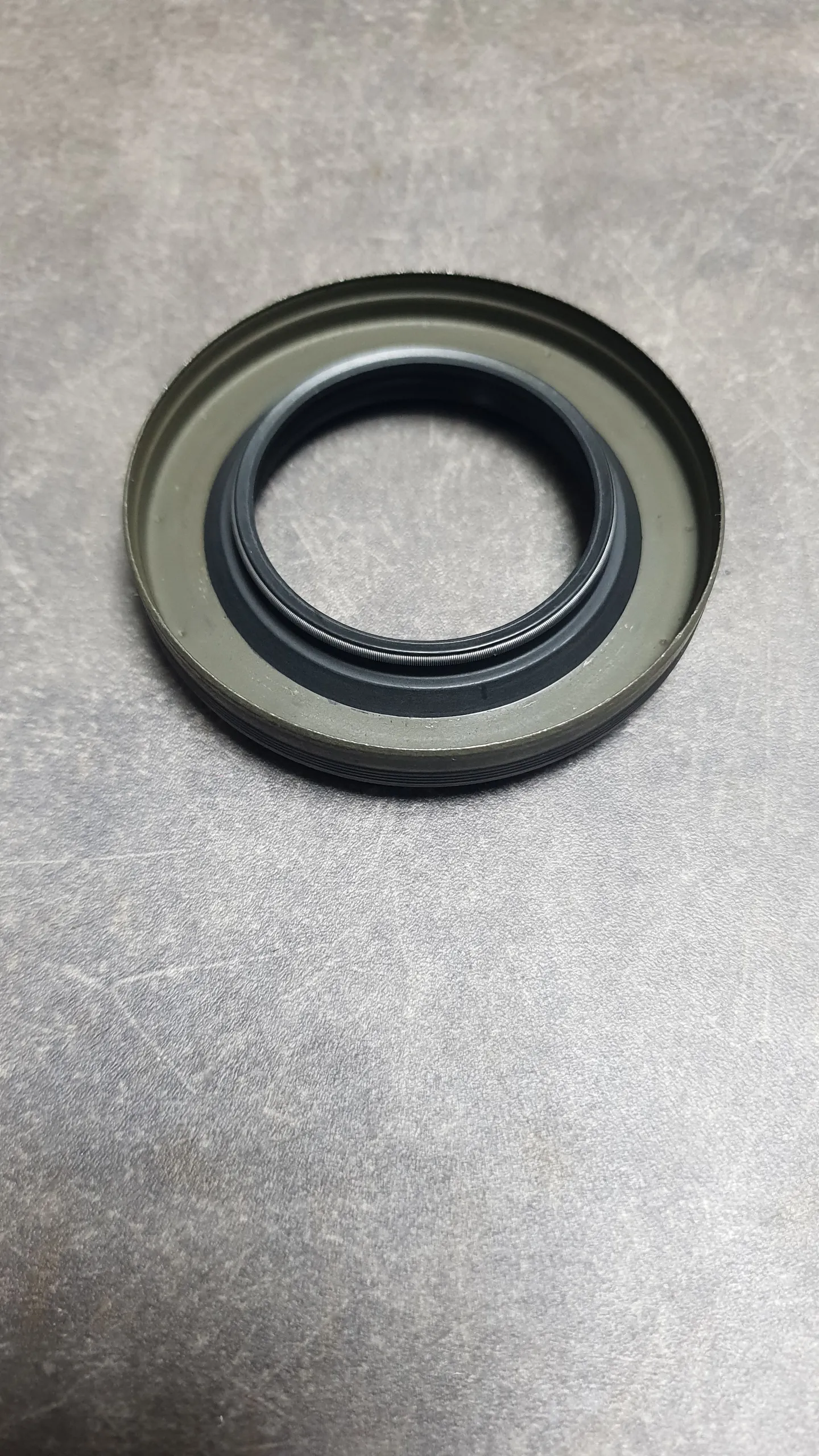 Сальник хвостовика заднего редуктора (75*45*10)