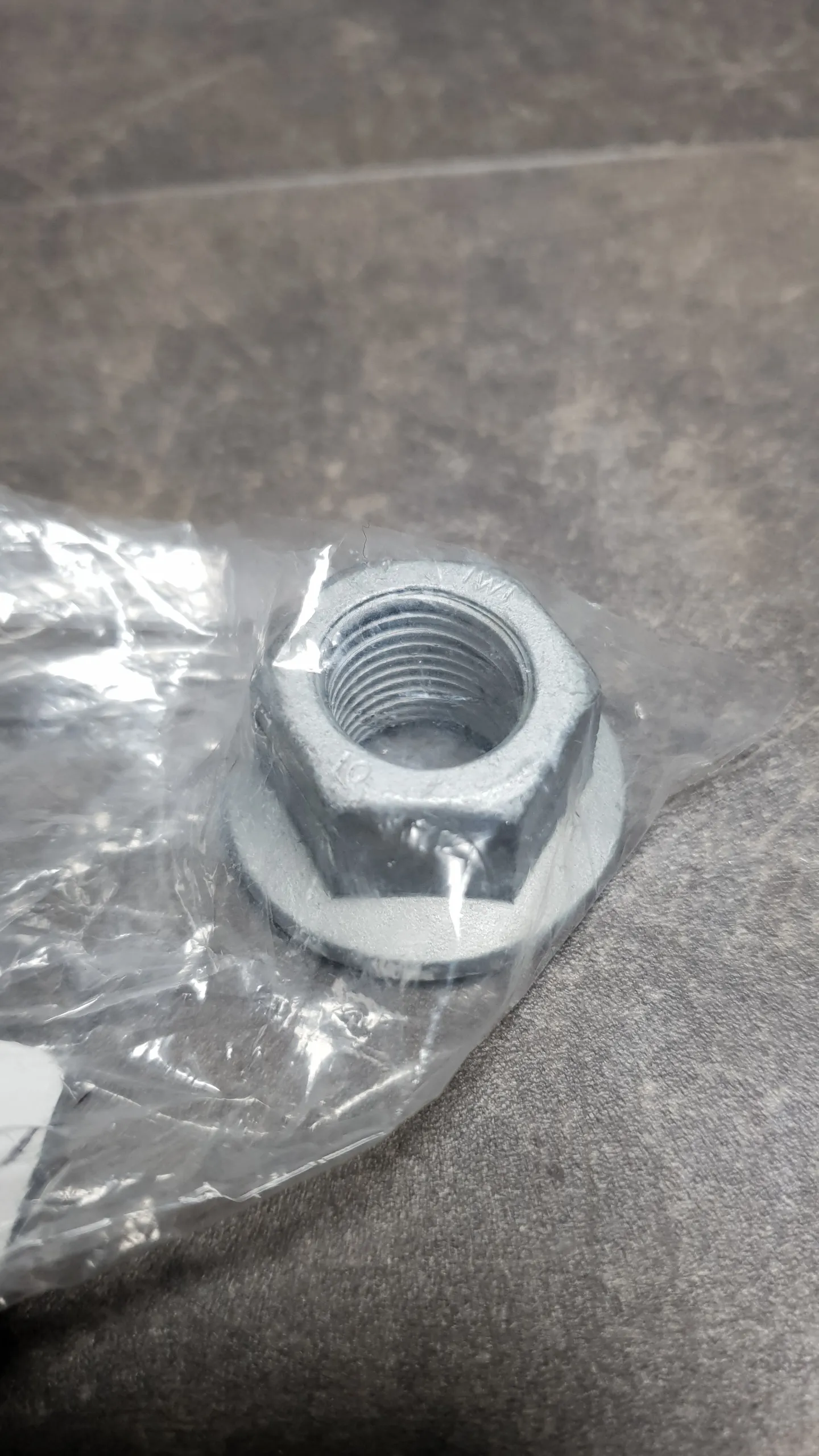 Гайка шестигранная с фланцем M16X1,5-10 ZNS3 E70,E71,F15,F16 (14-26/СВ3-40)