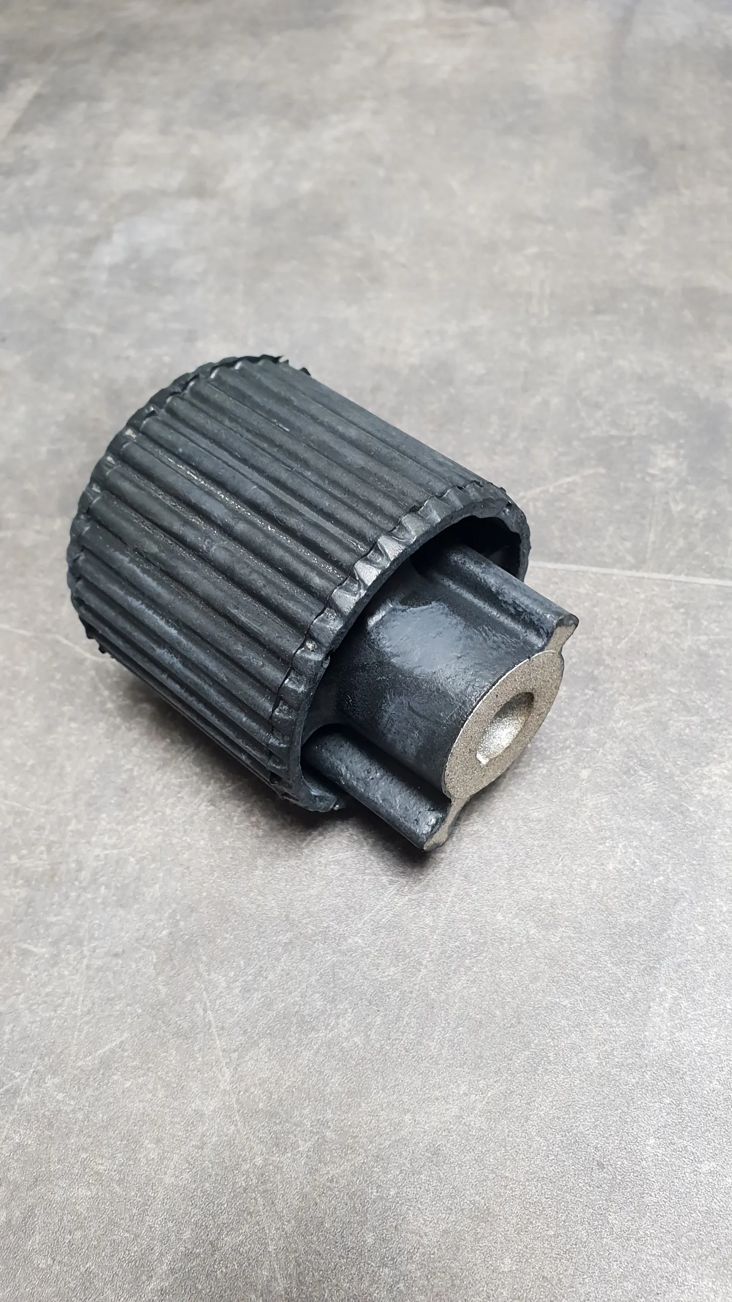 Сайлентблок балки моста редуктора [задний] F10,F07