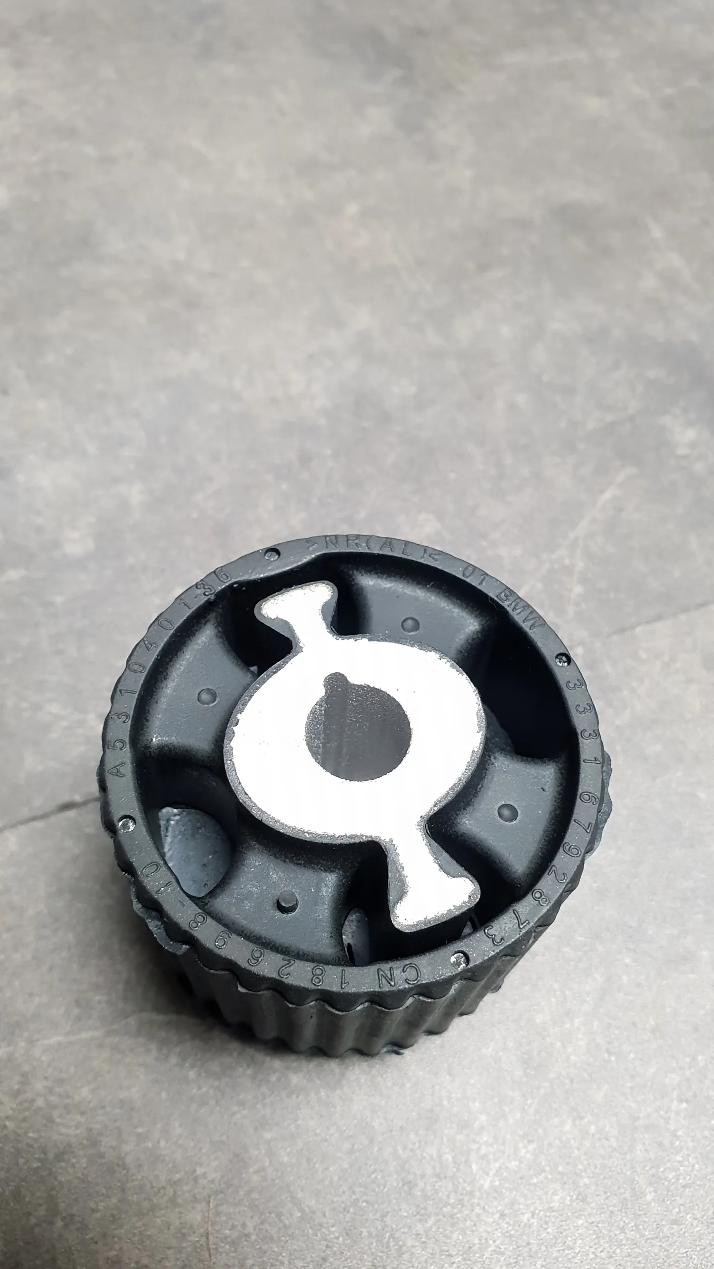 Сайлентблок балки моста редуктора [передний / малый] F10,F07,F01