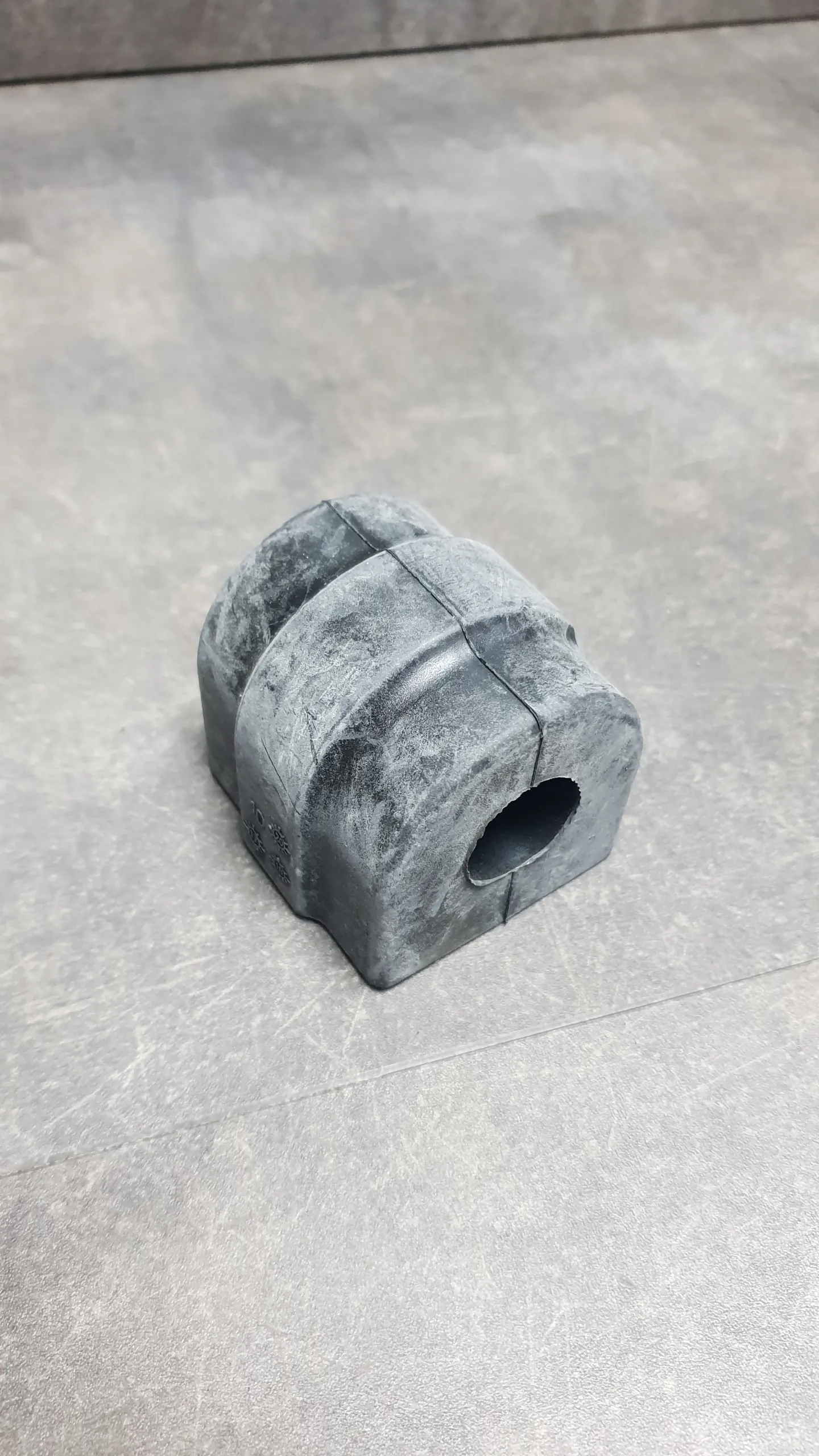 Втулка стабилизатора переднего E39 (S704A) D=24mm