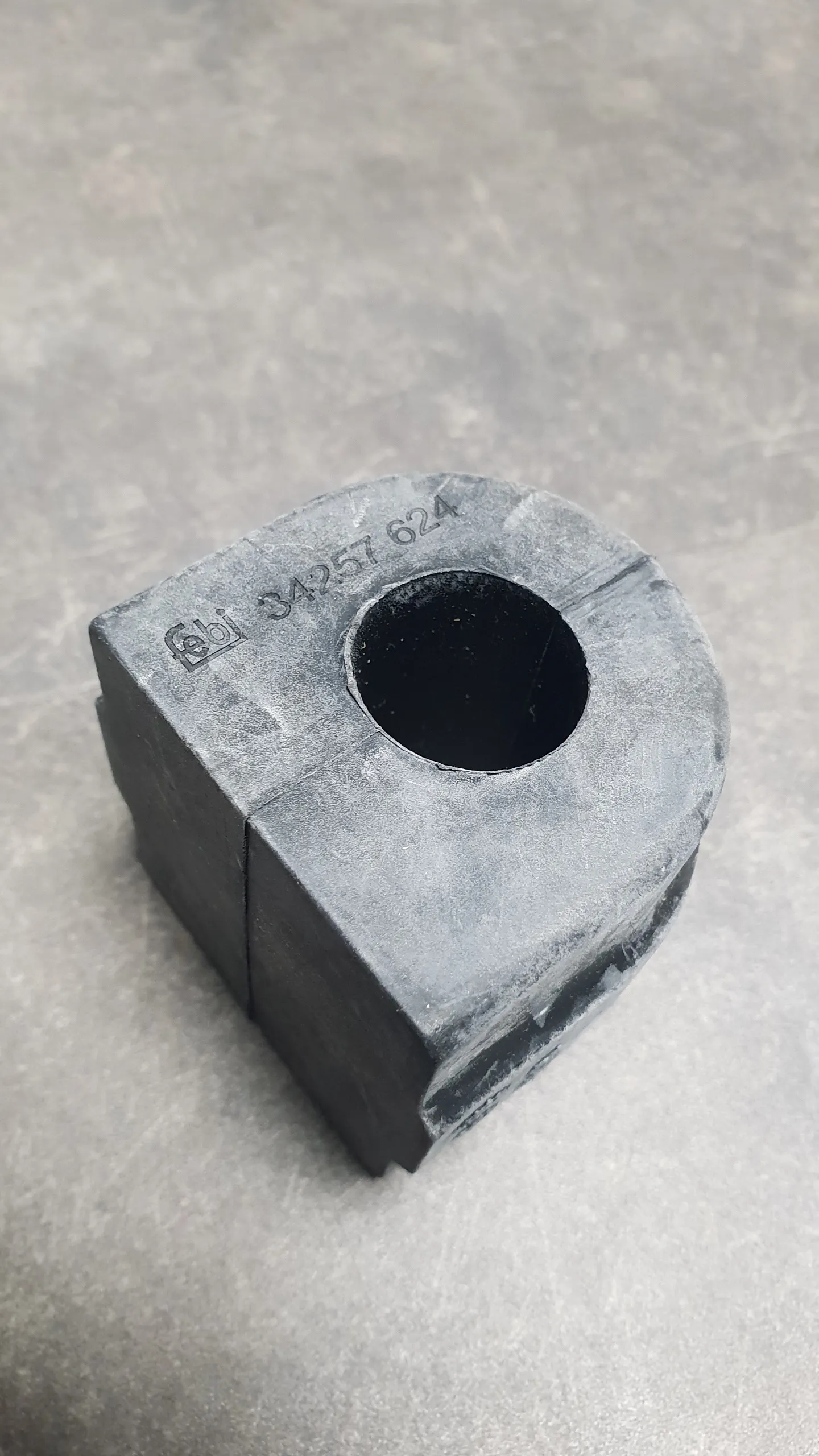 Втулка стабилизатора переднего E39 (S704A) D=24mm