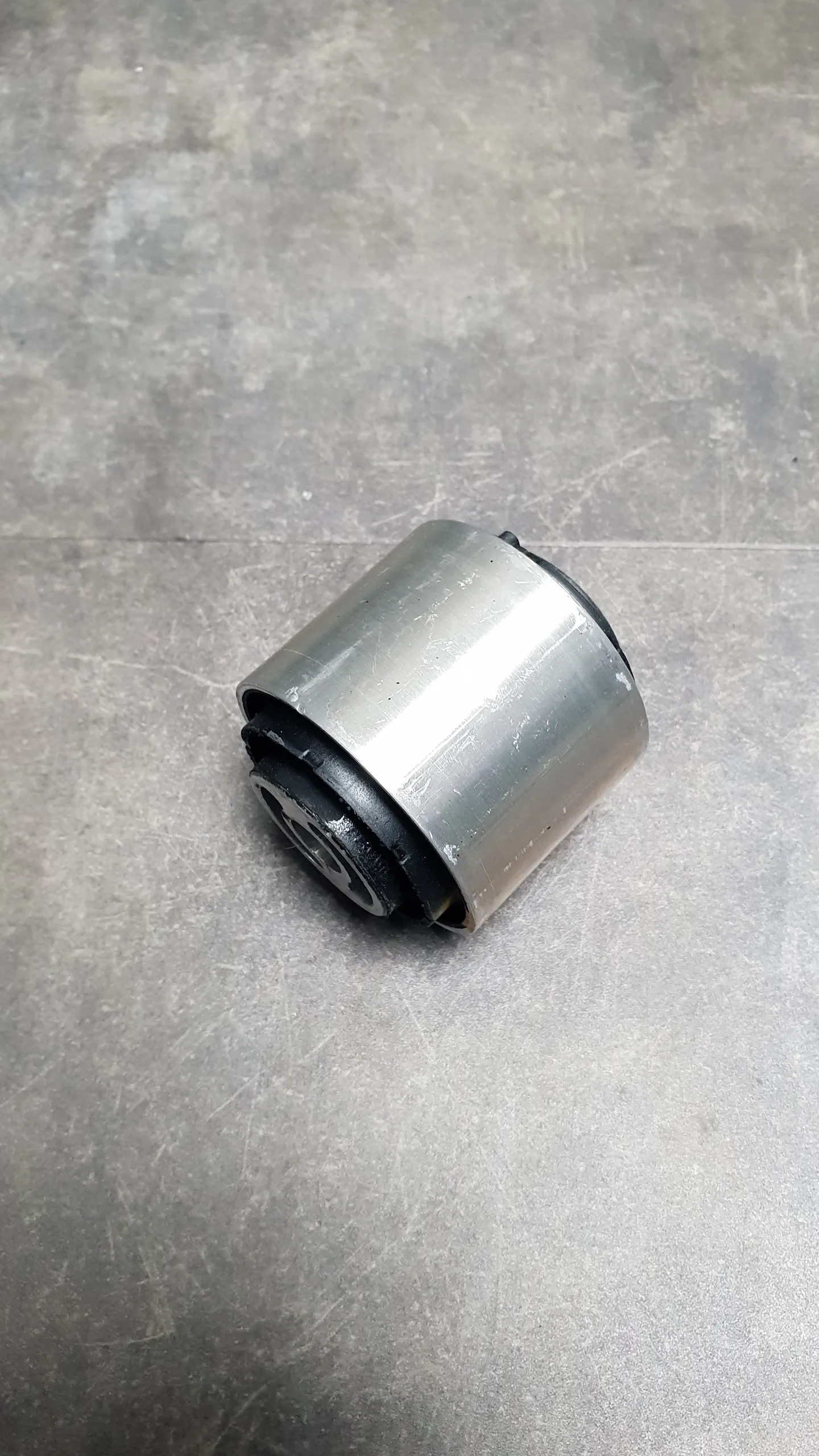 Сайлентблок заднего качающегося Н образного рычага F10,F01 (задний)