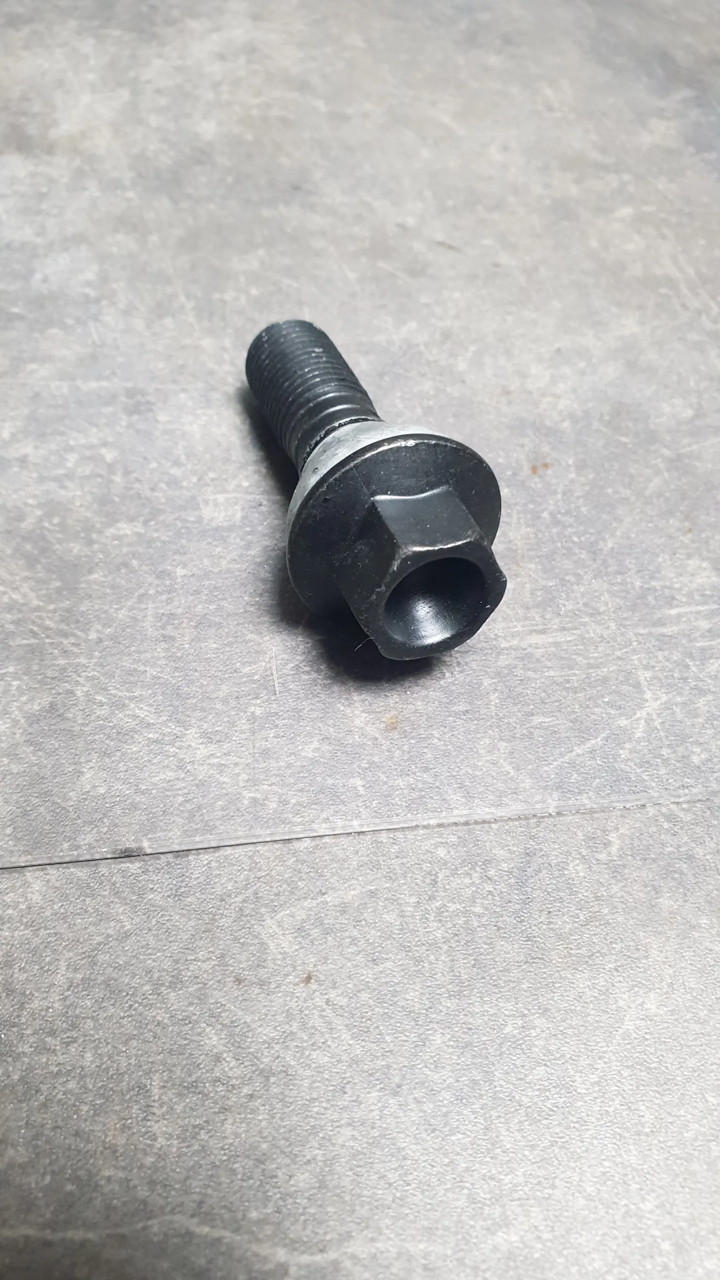Болт колесный (M14x1.5) E53 с 12.2005 [ключ на 17]