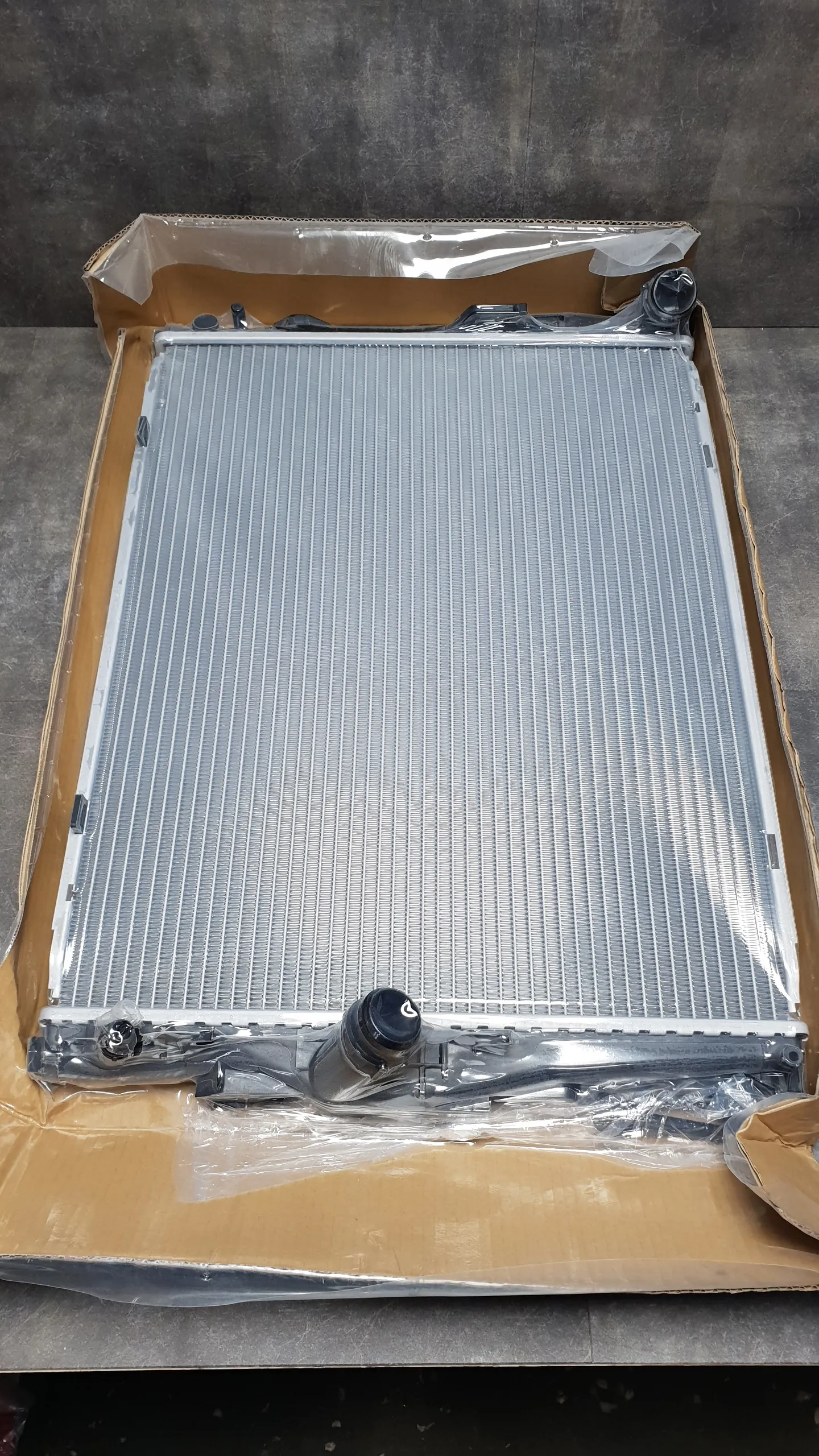 Радиатор охлаждения двигателя E81,E87,E90,E90LCI,X1 E84 [МКПП/АКПП]