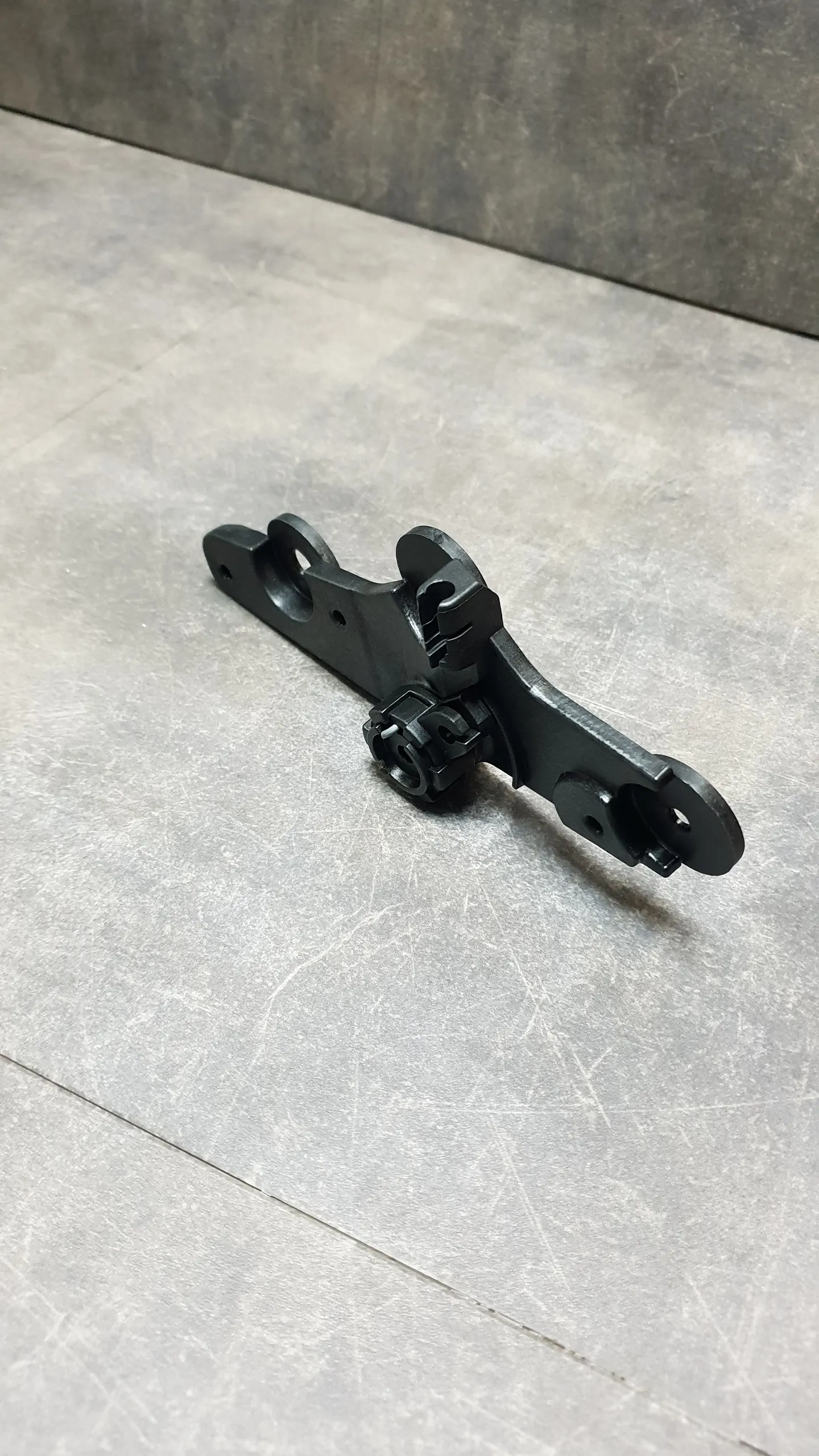 Кронштейн троса капота E81-E88,E90-E93,E84,F25