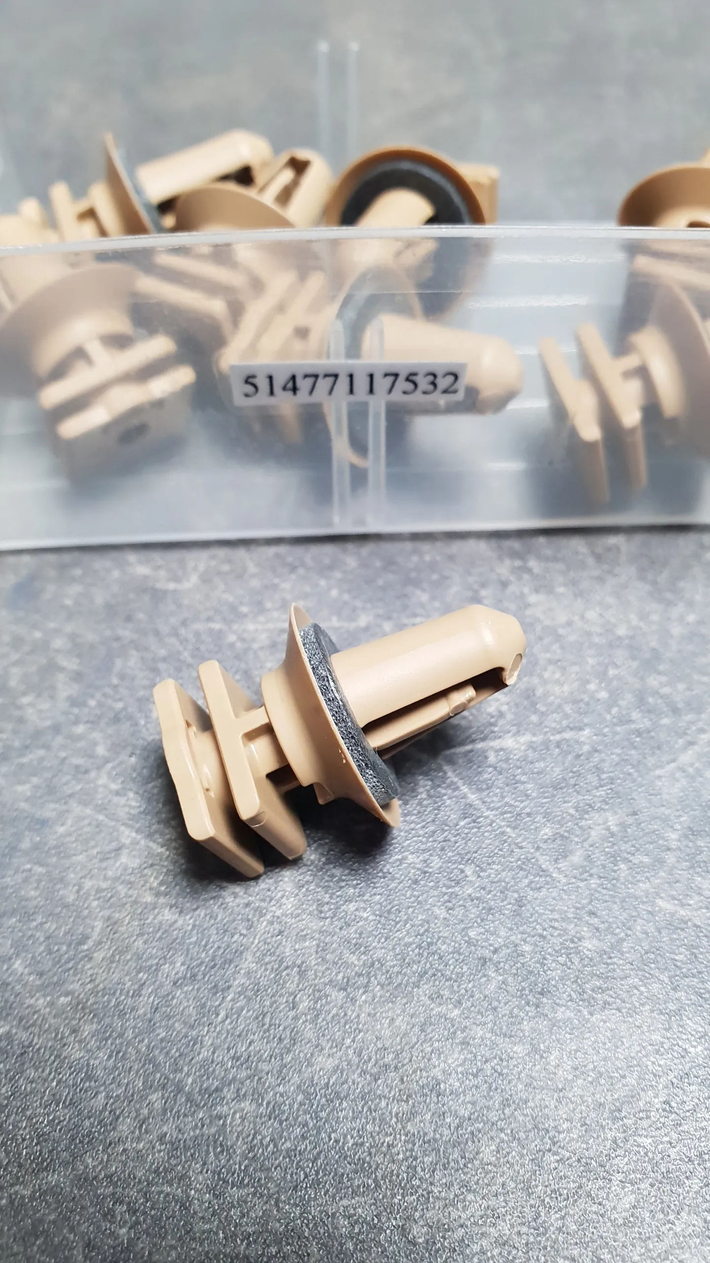 Клипса порогов салона E81,E90,F30,E60,E84,F25,E70 (3-8/СВ4-34)