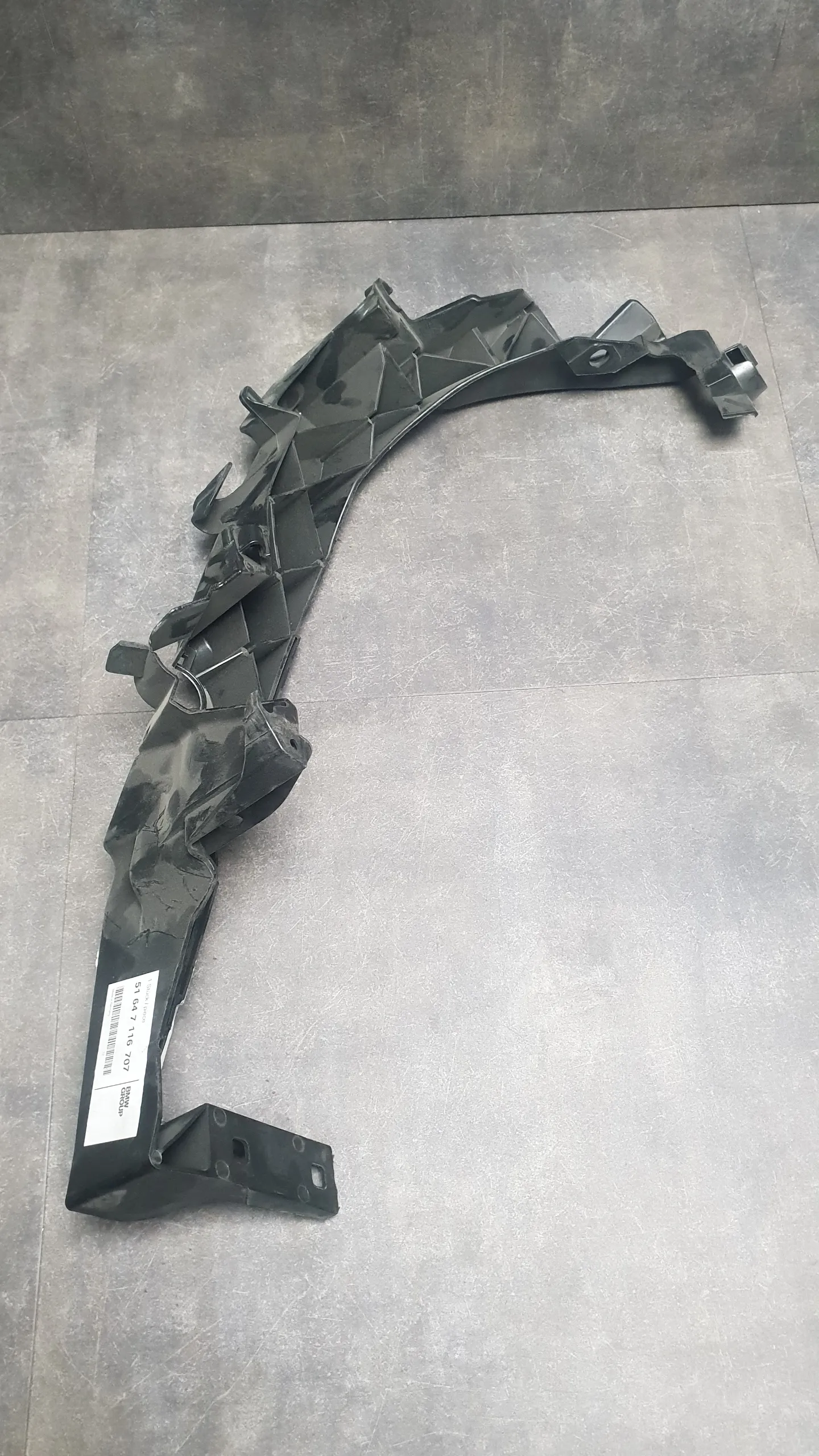 Кронштейн крепления фары E90 [дорест, до 09.2008] L