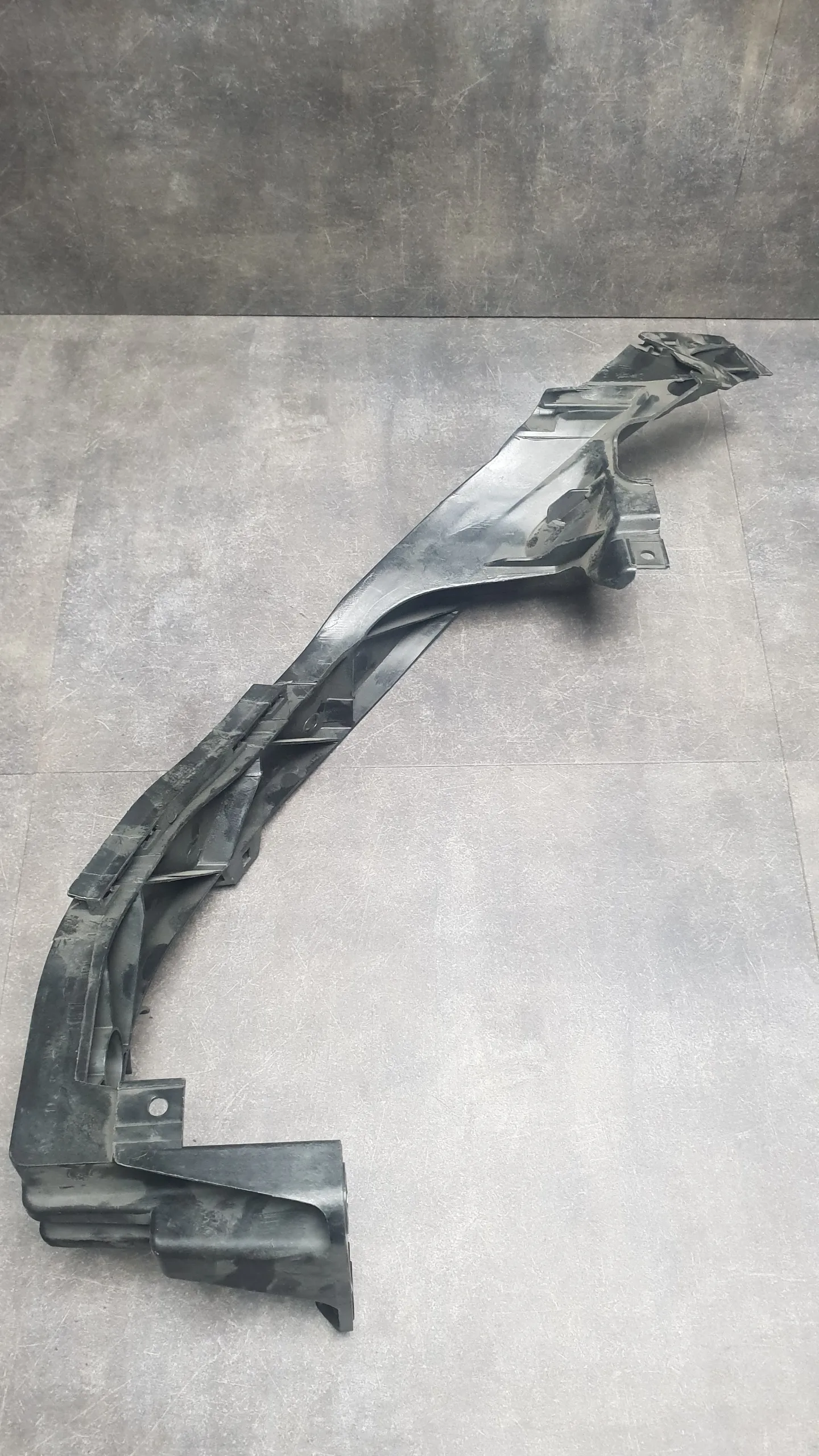 Кронштейн крепления фары E81,E87,E87LCI [R]