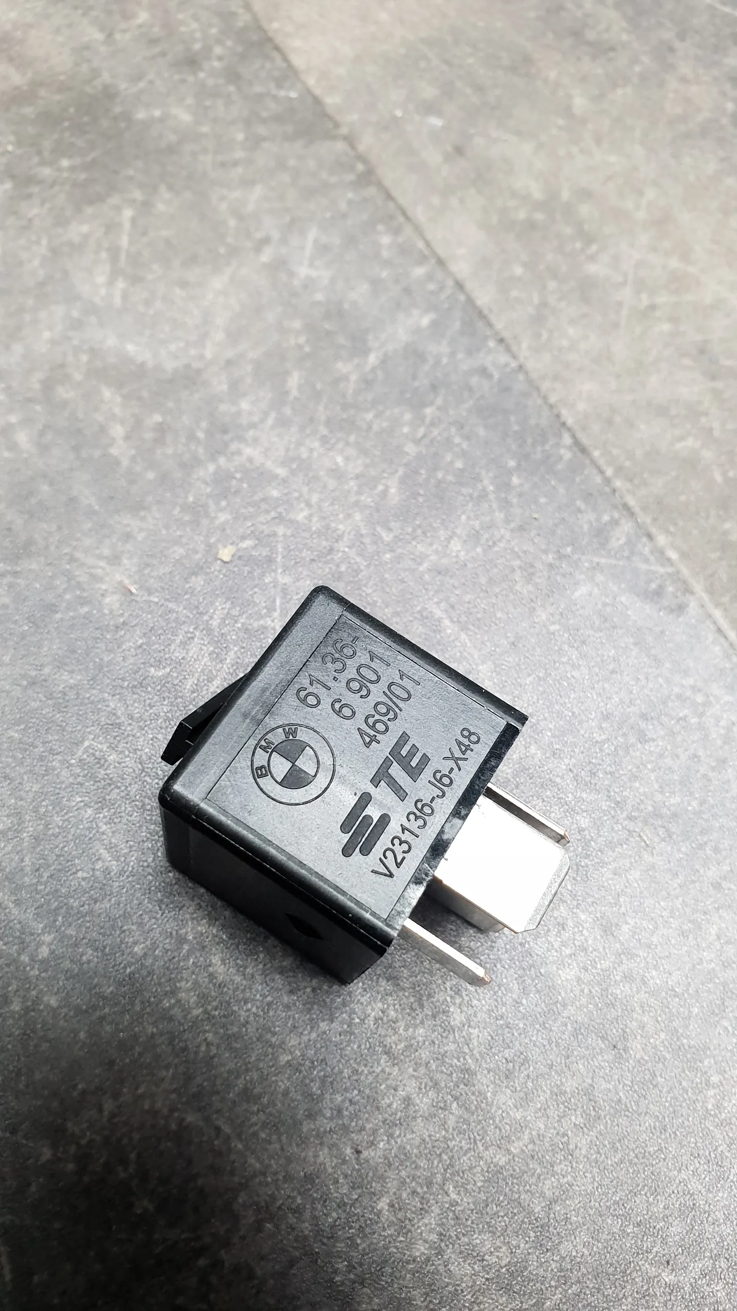 Реле с замыкающим контактом (Schwarz)