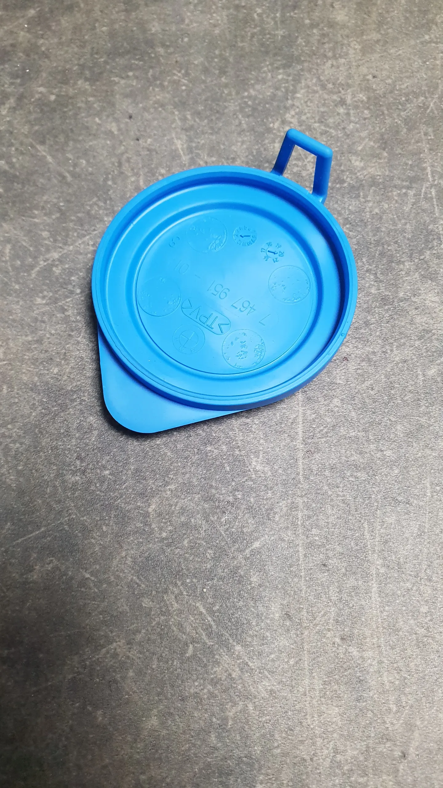 Крышка бачка стеклоомывателя E81,F20,Е30,E36,E46,E90,E39,Е60-64,E65,F25,F26,E53,E70,F15,F16