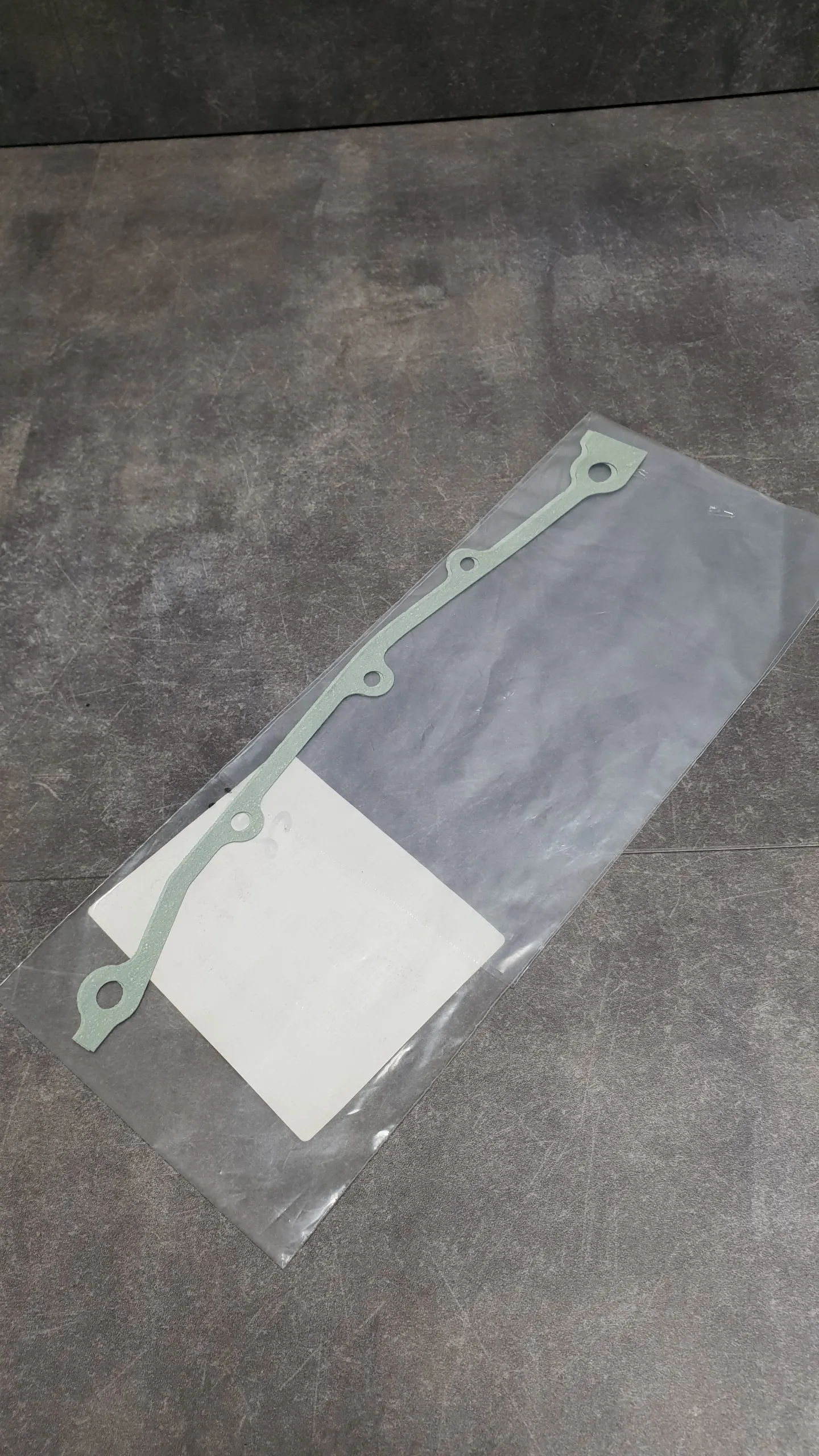 Прокладка крышки двигателя передней M30 [R]