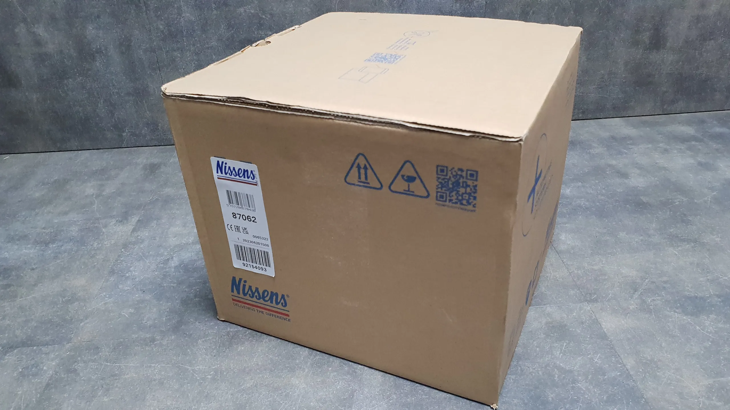 Вентилятор отопителя  E81,E87;E90,E90LCI,E91,E91LCI,X1 E84,X3 F25,X4 F26 (с резистором)