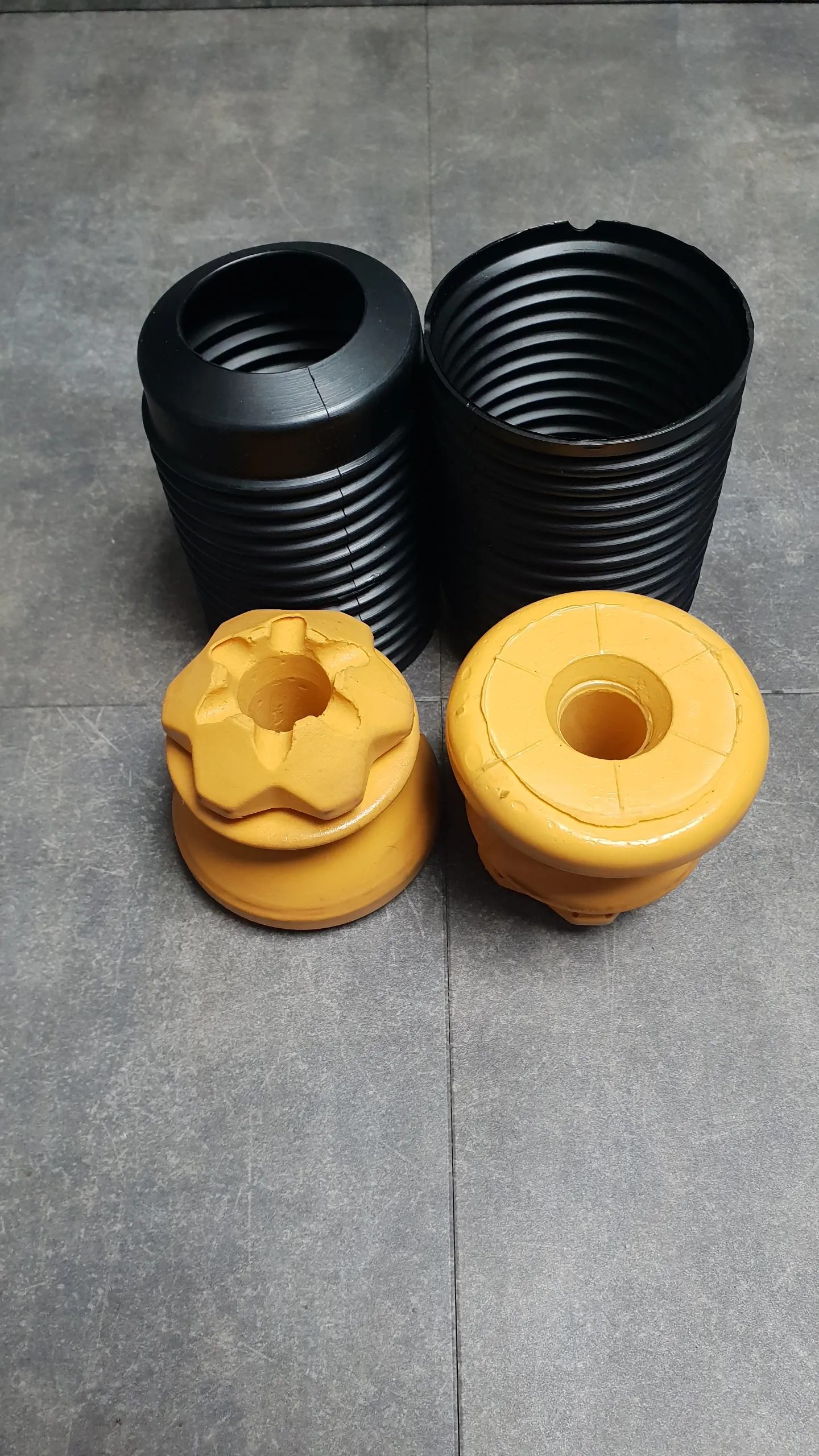 Комплект переднего амортизатора (пыльник+отбойник) F10xi