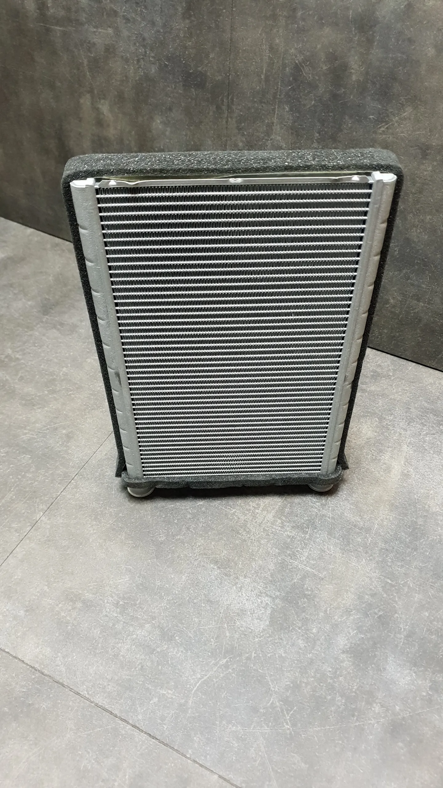 Радиатор отопителя E81-E88,E90 [253x140x27]