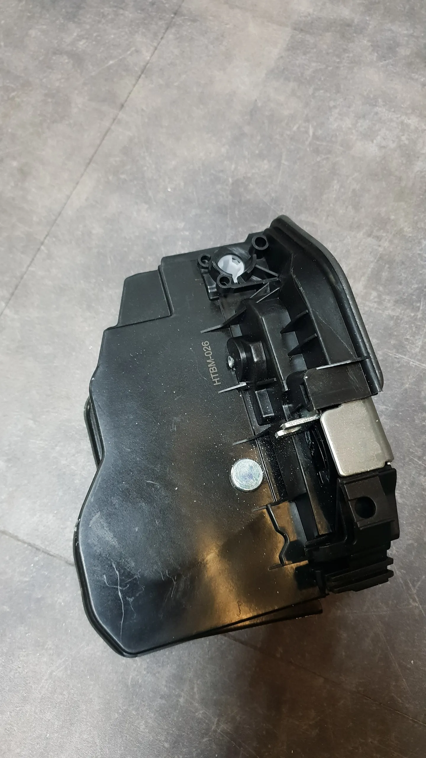 Замок двери передней [L] (смотри VIN)