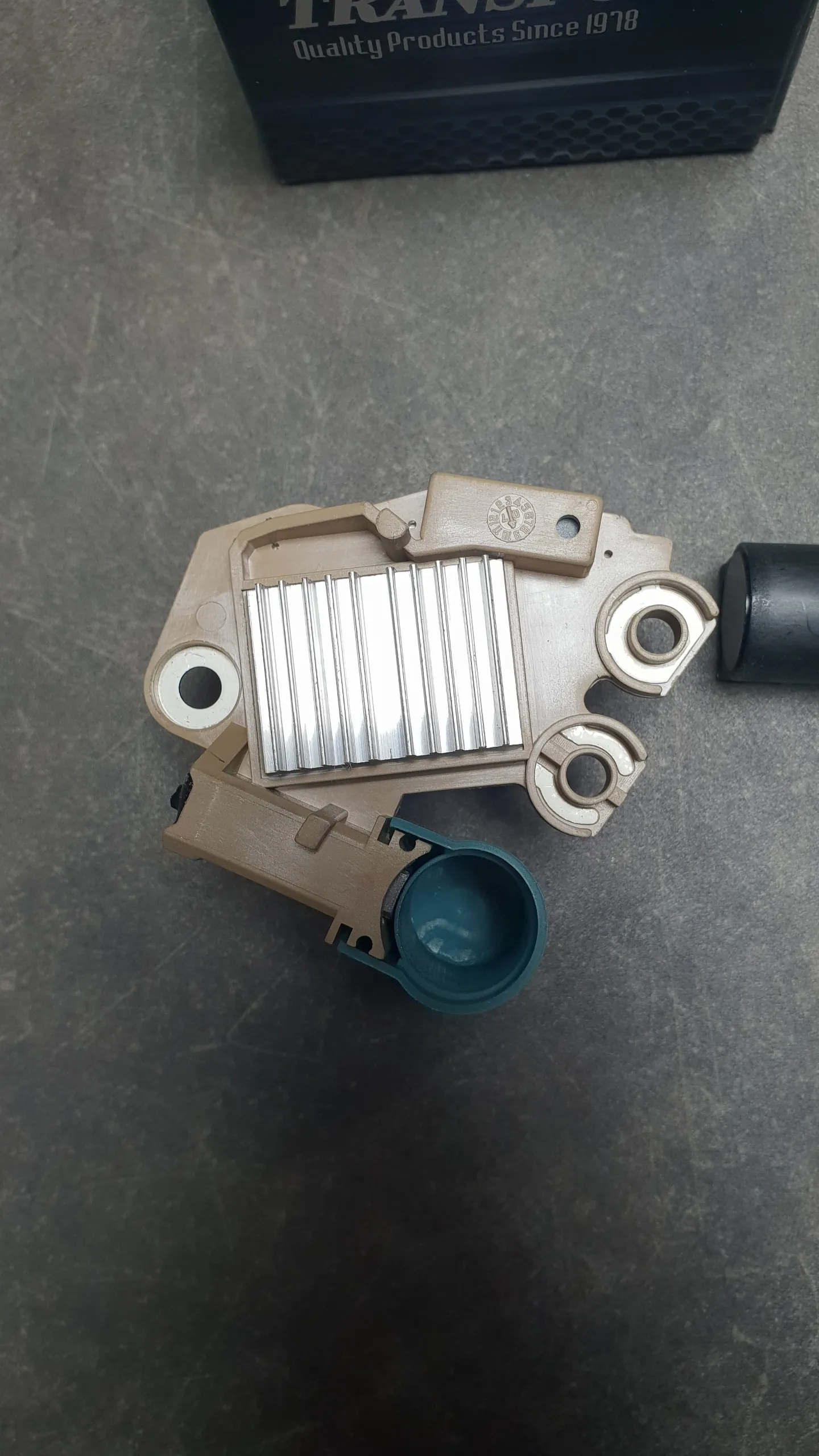 Регулятор напряжения E60 (M54) Valeo