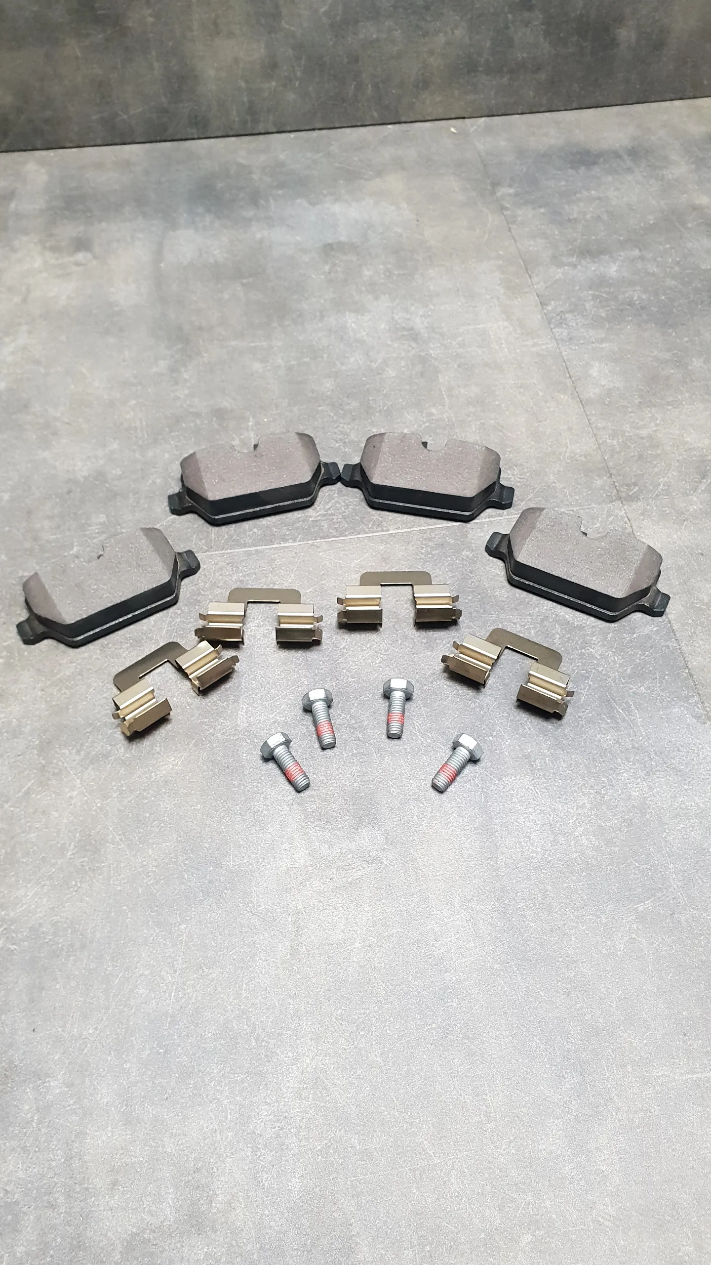 Колодки тормозные зад  3(E90/E91), 1(E81,E87)   до 2,0 л.