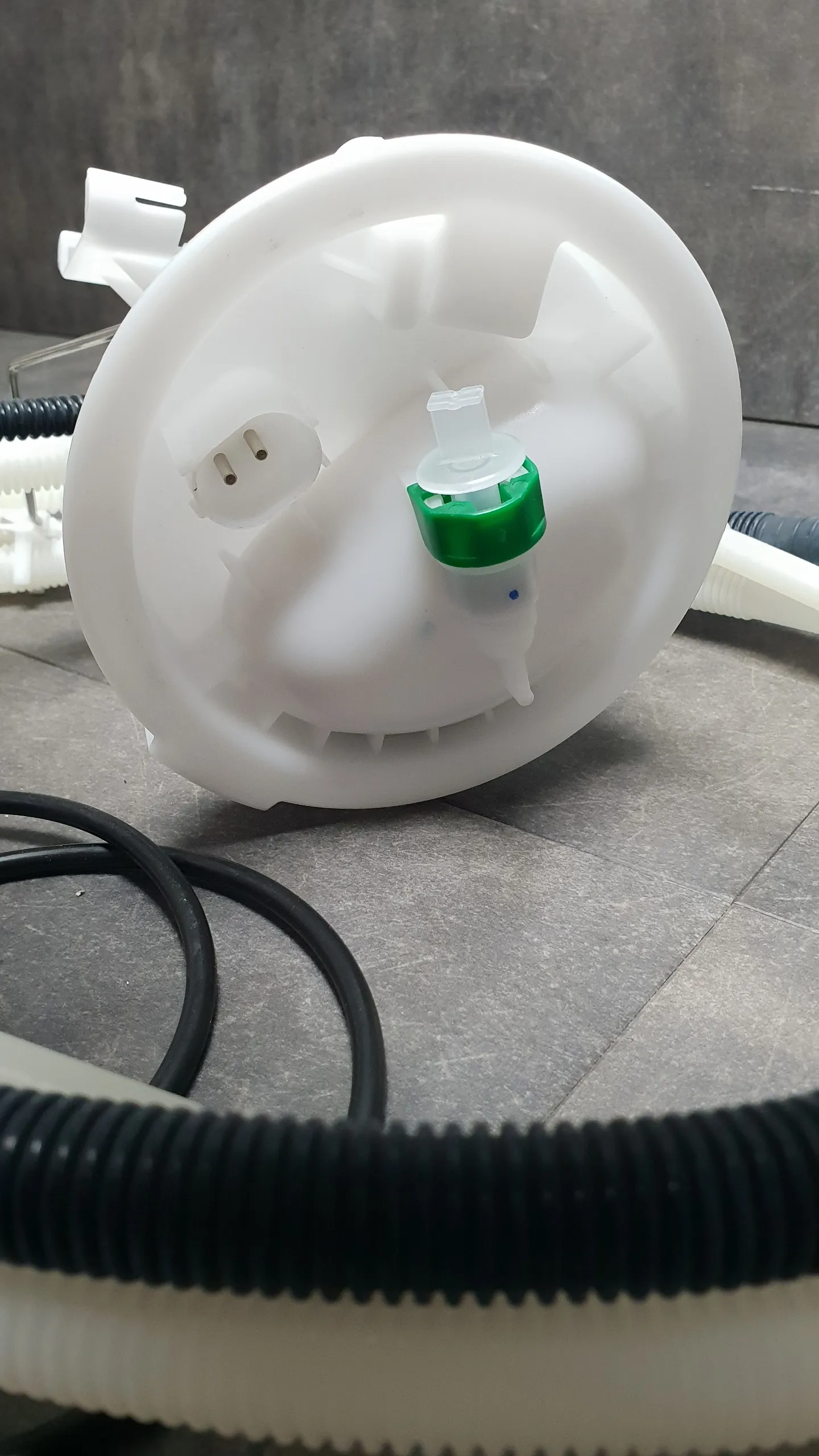 Фильтр топливный E81,E87,E90,E92,X1 N52,N52N,N55,N54,N20 [с датчиком уровня / 5 BAR]