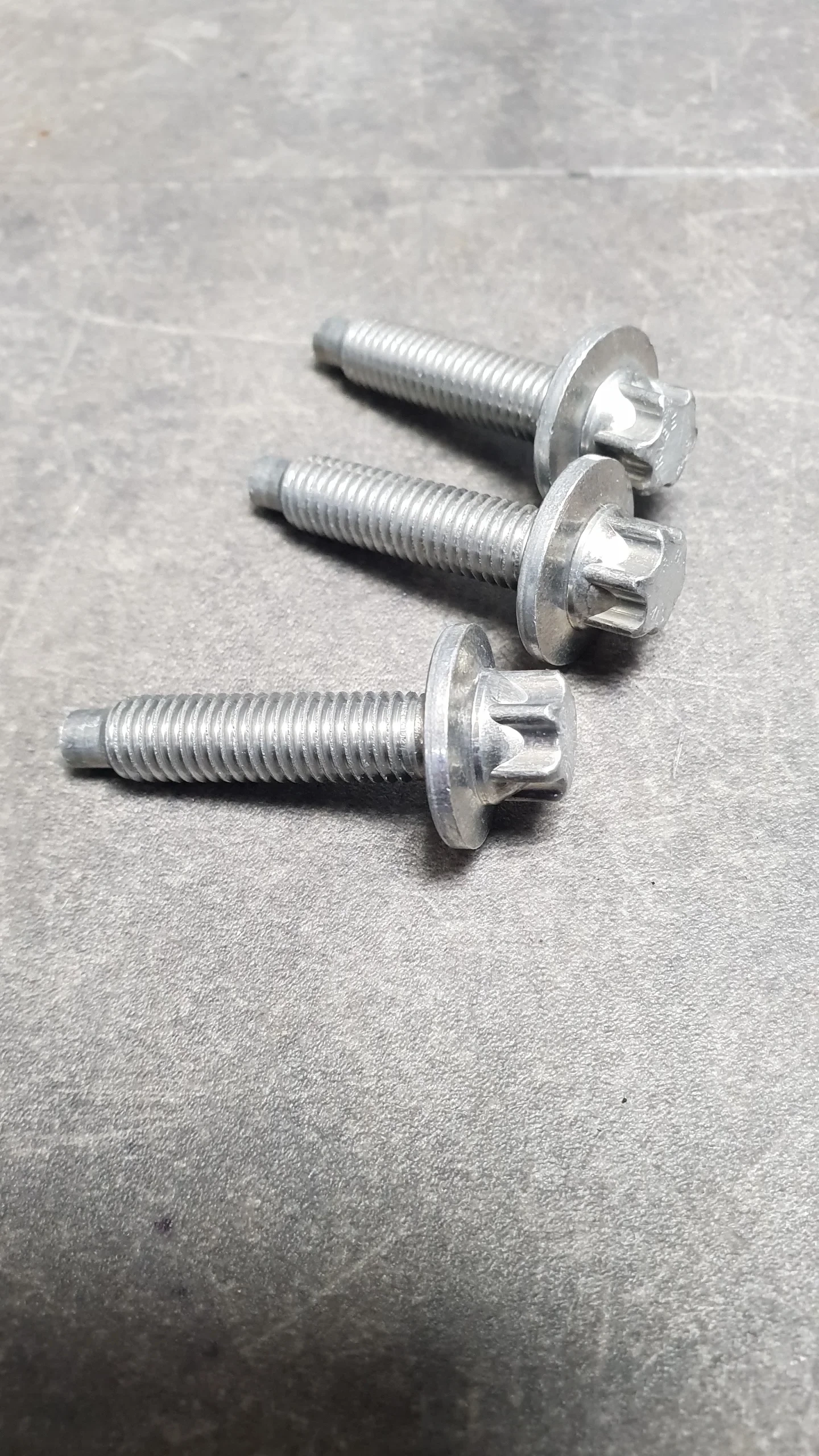 Болт помпы N51-N55 (M8x32) (комплект из 3-х штук) (СВ6-43)